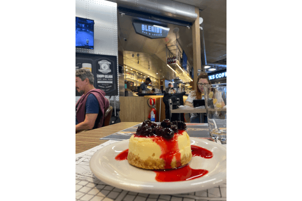 Sobremesa servida no Bleriot Bar and Lounge do Terminal 2 de Guarulhos