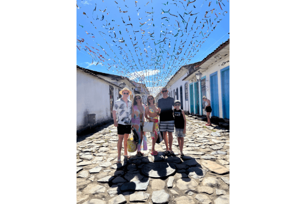 Centro histórico de Paraty com ruas de pedra e casas coloniais - roteiro 3 dias em Paraty