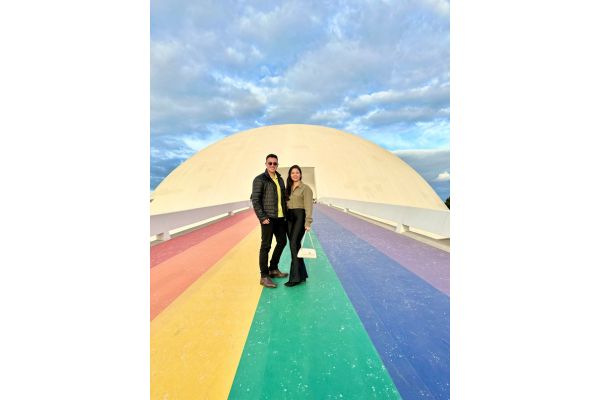 Museu Nacional da República em Brasília, prédio em formato de cúpula projetado por Oscar Niemeyer