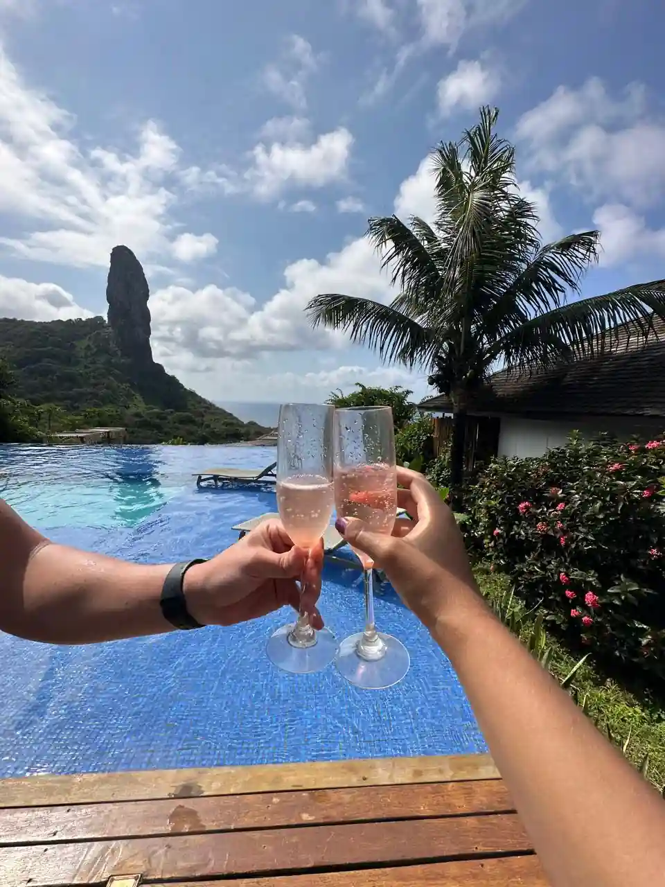 Brinde com vista do Pico na Pousada Morena em Fernando de Noronha