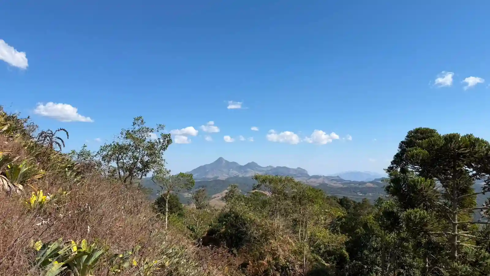 Vista do mirante do Forno Grande na trilha da Pedra Azul