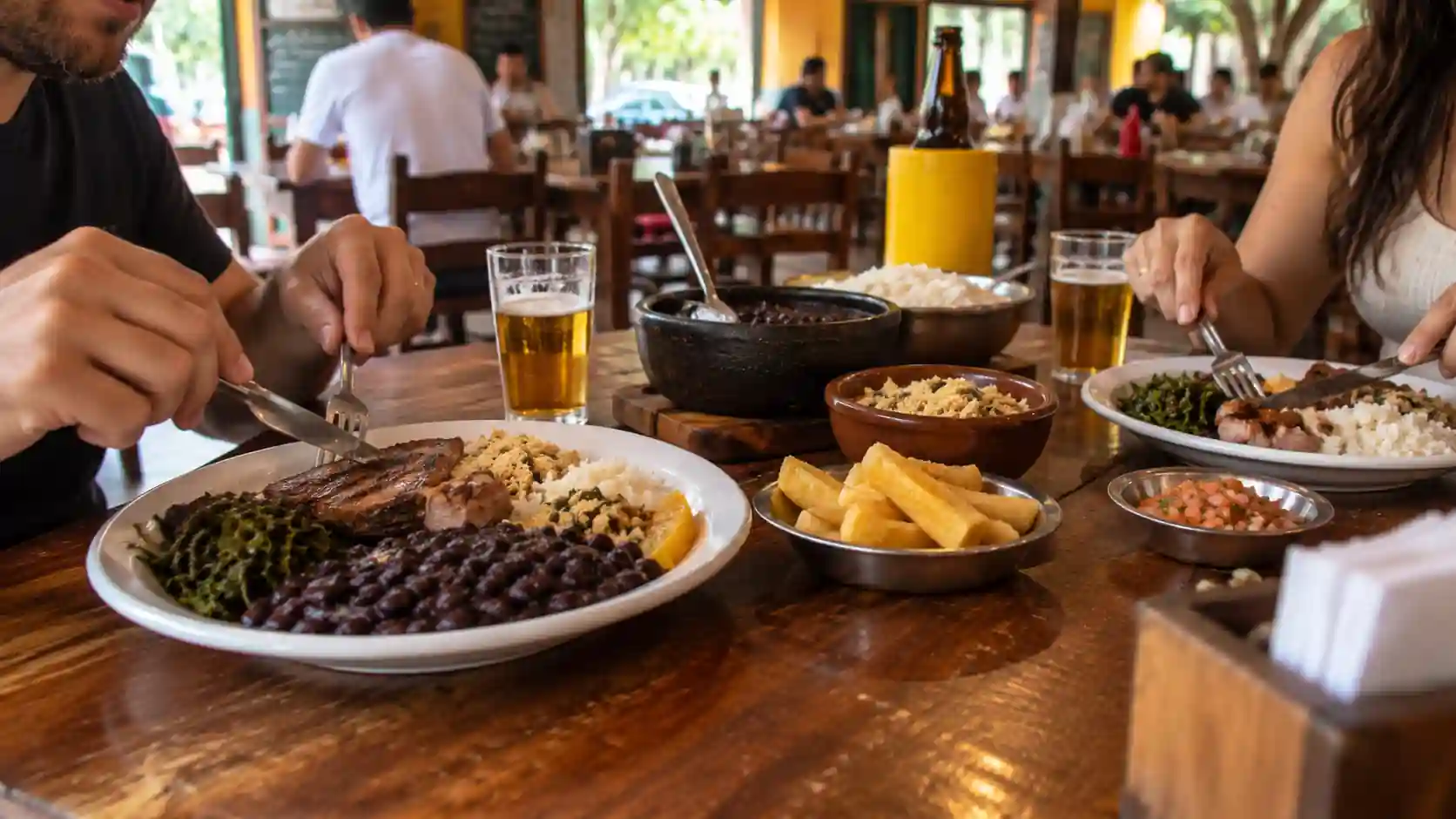 Comida local em restaurante simples durante viagem econômica